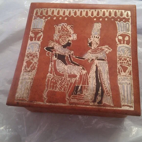 VINTAGE BOX CONTAING BOX FOR MATCHES EMPTY MOW COOL PEICE SALE - Picture 1 of 14